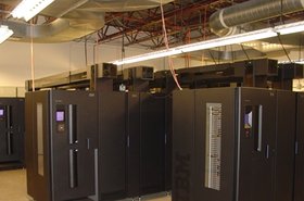 IBM-Tape-Storage-TS3500-with-shuttle.JPG