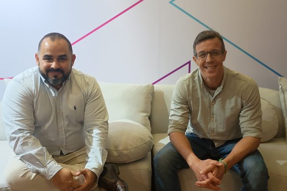 Esq: Marcelo Laurato, diretor de Vendas da Faiston; dir. Alex Ingles, CEO da Telcoweb