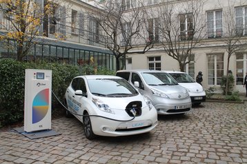 Nissan Leaf cars in Paris