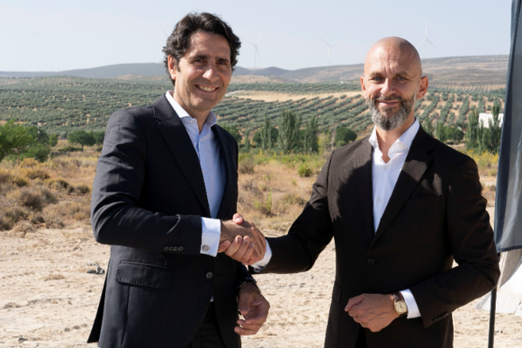 Ignacio Cuerva, CEO de Cuerva y Gísli Kr. Katrínarson, CEO de Alto Infraestucture.