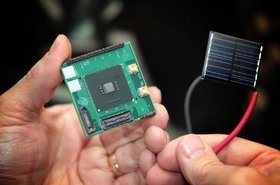 Intel-NTV-chip-and-solar-cell.jpg