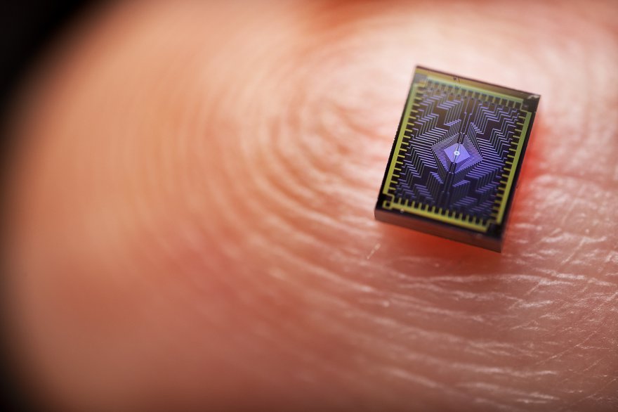 Intel-Tunnel-Falls-chip-detail.jpg