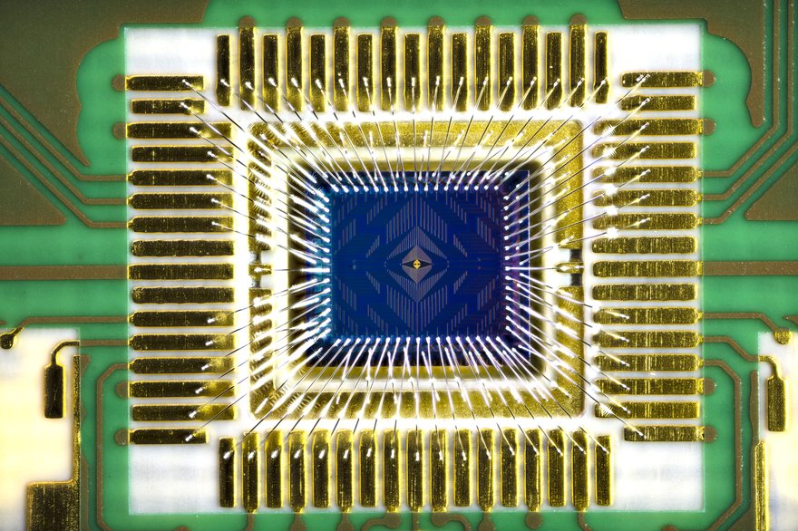 Intel-Tunnel-Falls-chip-packaging.jpg