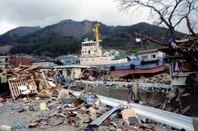 Japan-earthquake-Ofunato-tugboat.jpg