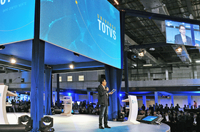 Laércio Cosentino, CEO de TOTVS en la plenaria de Universo TOTVS.png