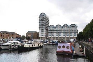 londons south dock marina