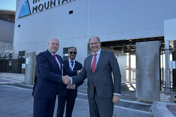 López-Valverde visita las obras del nuevo Centro de Procesamiento de Datos de la tecnológica norteamericana Iron Mountain