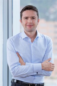 Luis Cuevas, Schneider Electric