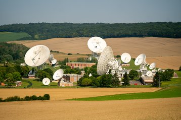 Orange teleport ground station Bercenay-en-Othe france.jpg