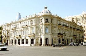 Azneft Square in downtown Baku, Azerbaijan. Image courtesy of the Creative Commons