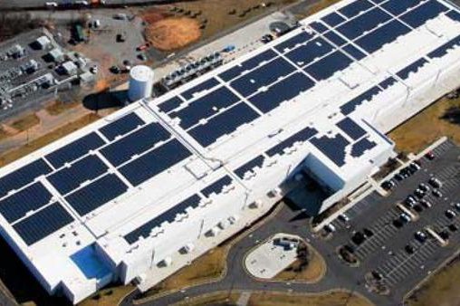 QTS-Piscataway-Former-Dupont-Fabros-Facility-has-Solar-Array-on-the-roof.jpg