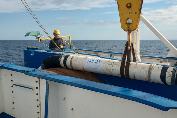 Repeater_being_deployed