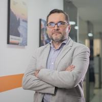 Roberto Lares