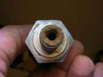 STU044 STULZ Corroded V4A pressure switch due to acid corrosion in deionized water circuit.jpg