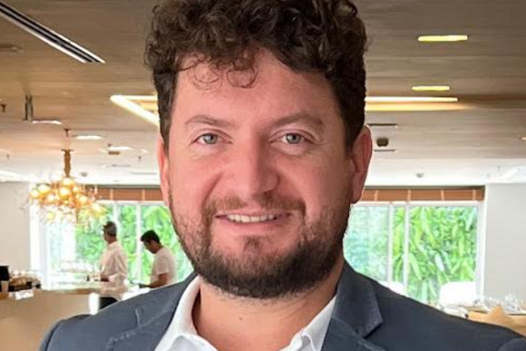 Porta-voz - Emerson CEO (1).png