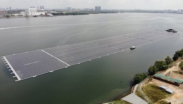 Singapore -- Sunseap floating solar farm.jpg