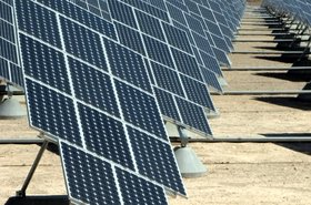 SolarFarmWikiCommons.jpg