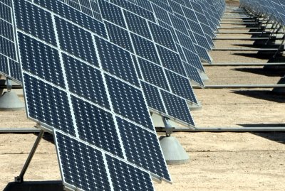 SolarFarmWikiCommons.jpg