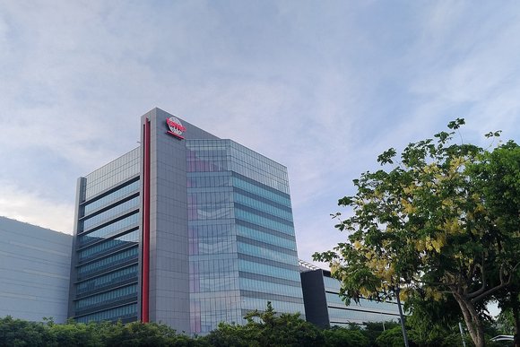 TSMC_factory_in_Taichung's_Central_Taiwan_Science_Park.jpg