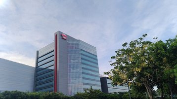 TSMC_factory_in_Taichung's_Central_Taiwan_Science_Park.jpg