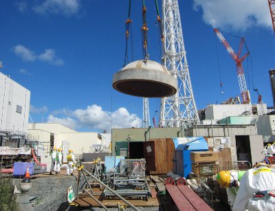 Work being done at Fukushima Daiichi power plantÔÇÖs Unit 4 reactor building. Source: Tepco