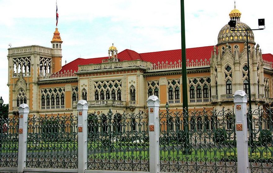 Thailand's Government House. Image courtesy of the Creative Commons