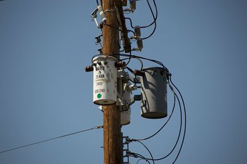 Transformers_on_a_Telephone_Pole wikimedia.jpg