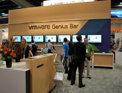 VMwareGeniusBarVMworld2010sized.JPG