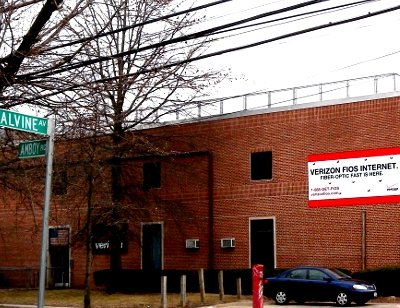Verizon-telecom-facility-Huguenot.jpg