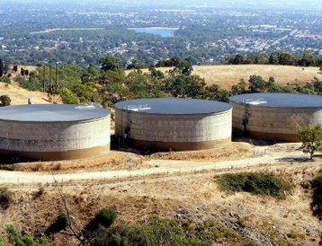 Water-storage-tanks-by-Peripitus-Wikimedia.jpg
