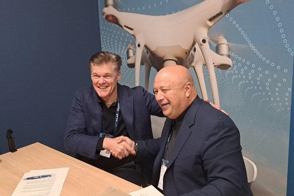 csm_VEON_Group_CEO_Kaan_Terzioglu_and_Airspan_s_CEO_Glenn_Laxdal_9d1c68a3bf
