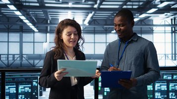 data-center-employees-talking-1536x864