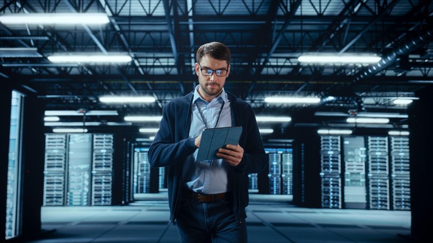 generic_datacenter_GettyImages-1394184402-2048.width-880