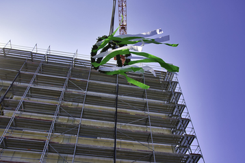 maincubes fra03 topping out