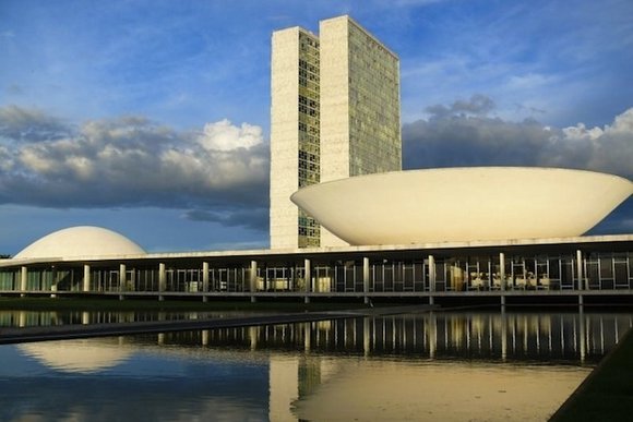 palacio-do-planalto-em-Brasilia.jpg