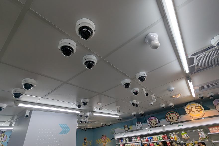 x-store 9 cctv