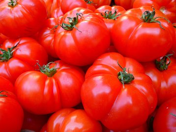 tomatoes-g63c8b9ab7_1920 Pixabay LoggaWiggler.jpg