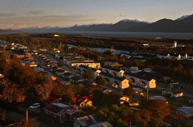 Puerto Williams, no Chile: entre o mar e as montanhas