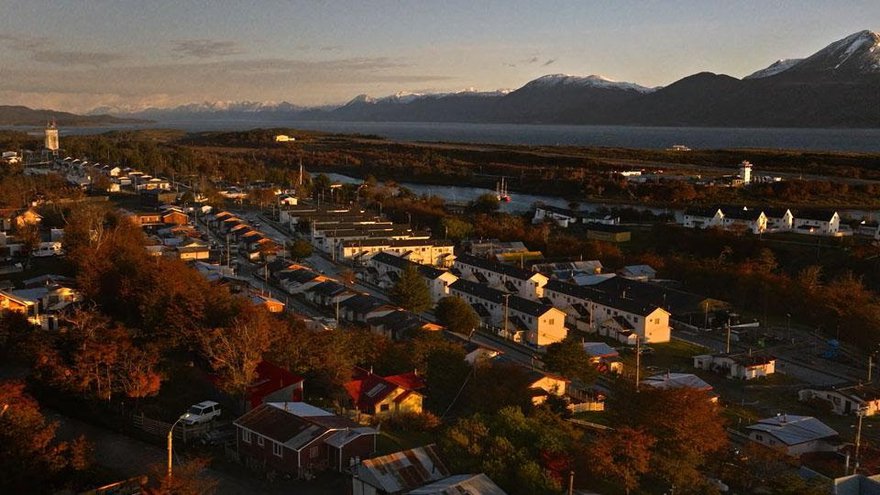 Puerto Williams, no Chile: entre o mar e as montanhas